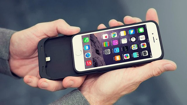 Hãy tháo ốp lưng ra mỗi khi sạc pin cho iPhone