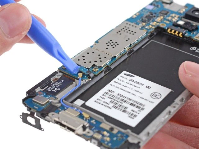 T&igrave;m sự gi&uacute;p đỡ từ b&ecirc;n ngo&agrave;i khi n&uacute;t wifi bị hư