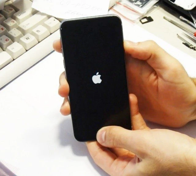 điện thoại iphone bị vỡ m&agrave;n h&igrave;nh, loạn cảm ứng n&ecirc;n l&agrave;m g&igrave;
