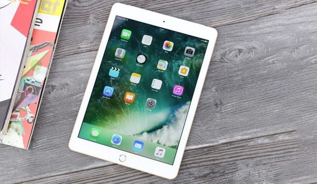 C&aacute;ch khắc phục lỗi iPad cắm sạc kh&ocirc;ng v&agrave;o pin, sạc kh&ocirc;ng l&ecirc;n, b&aacute;o đang kh&ocirc;ng sạc hoặc chập chờn