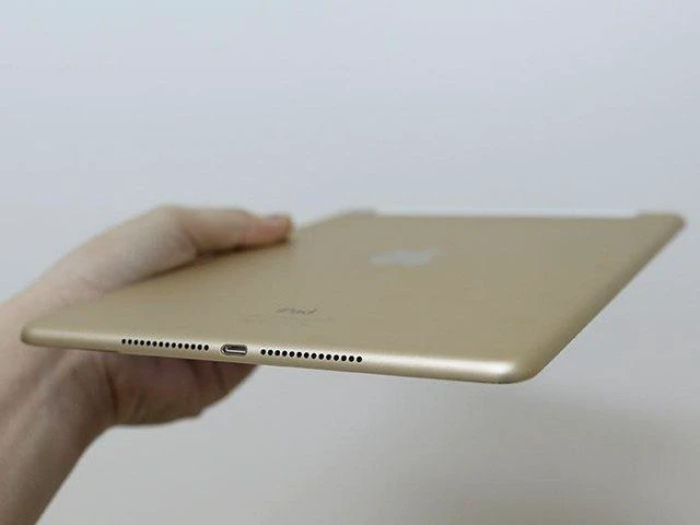 C&aacute;ch khắc phục lỗi iPad cắm sạc kh&ocirc;ng v&agrave;o pin, kh&ocirc;ng l&ecirc;n, kh&ocirc;ng nhận sạc, b&aacute;o đang kh&ocirc;ng sạchoặc chập chờn