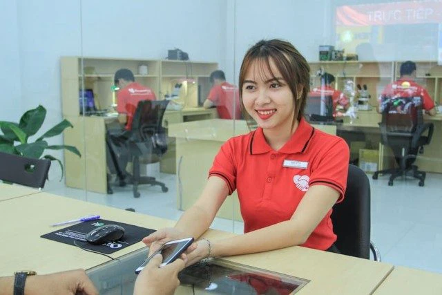 Sườn điện thoại bị cấn, méo móp. Nên sửa ở đâu?