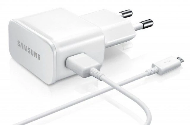 Bộ sạc c&oacute; vấn đề c&oacute; thể khiến điện thoại samsung vẫn chạy nhưng kh&ocirc;ng (k) l&ecirc;n m&agrave;n h&igrave;nh, s&aacute;ng m&agrave;n h&igrave;nh