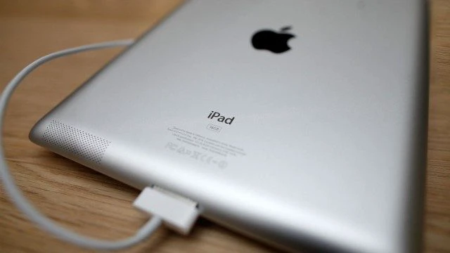 L&agrave;m g&igrave; khi m&aacute;y t&iacute;nh bảng iPad bị rơi, mở, tắt nguồn kh&ocirc;ng mở l&ecirc;n được?