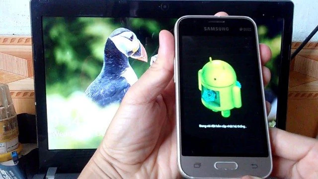 điện thoại samsung vẫn chạy nhưng kh&ocirc;ng (k) l&ecirc;n m&agrave;n h&igrave;nh, s&aacute;ng m&agrave;n h&igrave;nh do lỗi phần mềm