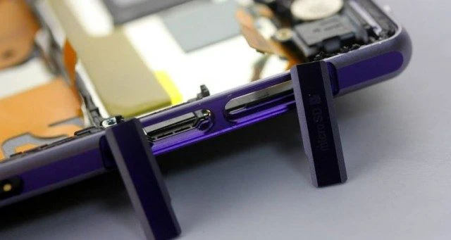 Thay thế nắp đậy cổng sạc cho điện thoại Sony 4