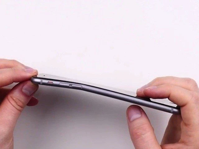 Điện thoại iPhone bị cong v&ecirc;nh, phải l&agrave;m sao?