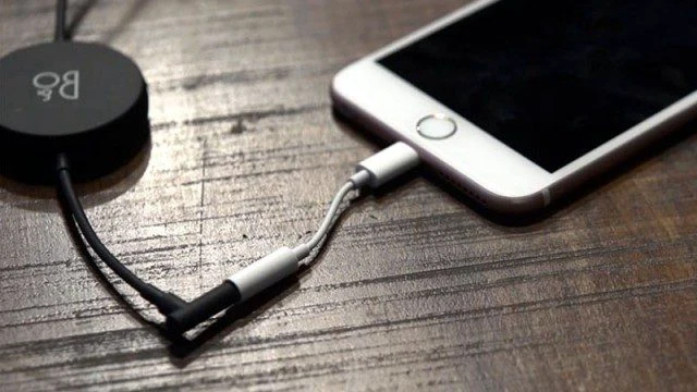 Nguy&ecirc;n nh&acirc;n g&acirc;y ra lỗi jack cắm tai nghe iPhone
