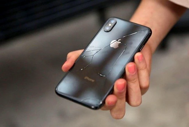 mặt lưng kính trên điện thoại iphone bị vỡ