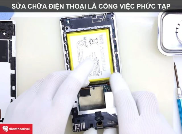 sửa chữa điện thoại l&agrave; một c&ocirc;ng việc phức tạp