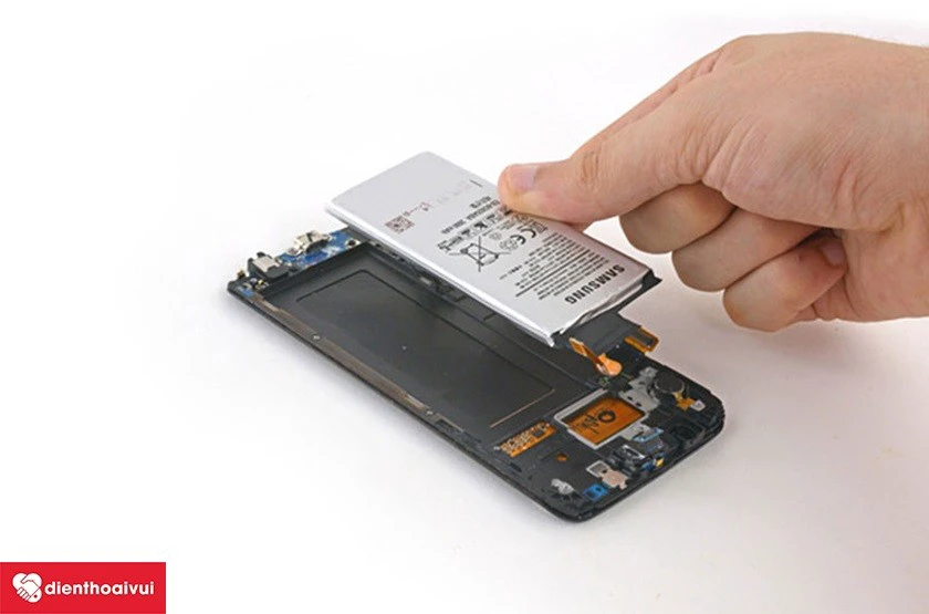Lợi &iacute;ch khi kh&aacute;ch h&agrave;ng thay pin Samsung tại Đi&ecirc;̣n Thoại Vui