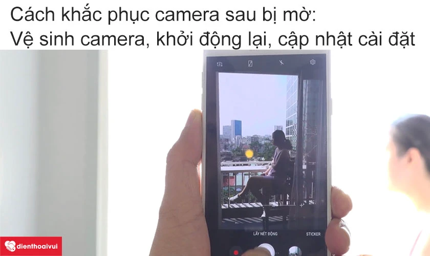 Camera sau của điện thoại bị mờ làm và khắc phục