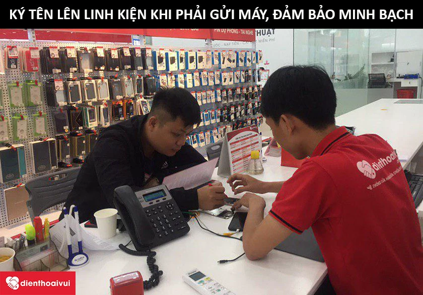 nhân viên sẽ lấy chữ ký của bạn trên các linh kiện của thiết bị để đảm bảo tính minh bạch