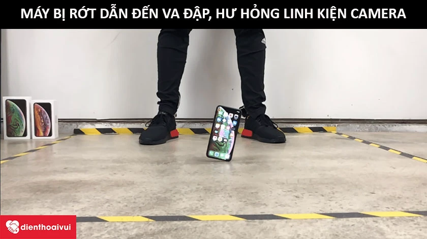 người d&ugrave;ng l&agrave;m rớt điện thoại khiến m&aacute;y bị va đập mạnh