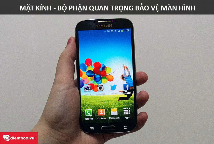 Mặt kính sẽ là nơi chịu tác động lực, che chắn cho màn hình