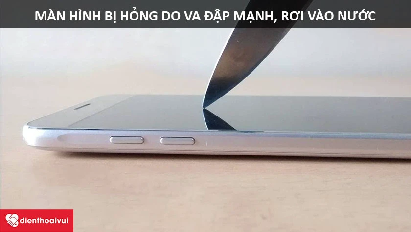 M&agrave;n h&igrave;nh bị hỏng do va đập