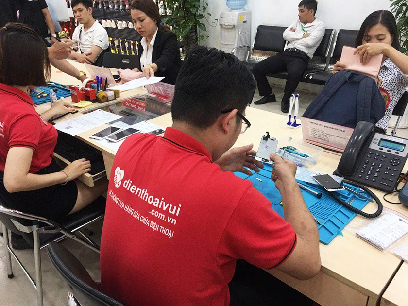 Dịch vụ thay m&agrave;n h&igrave;nh Samsung J7 Pro uy t&iacute;n, nhanh ch&oacute;ng tại Điện Thoại Vui