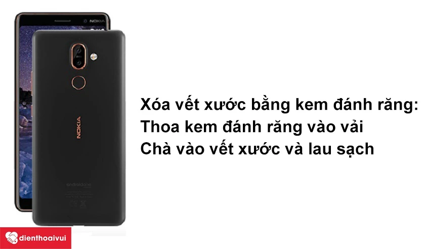 Loại bỏ vết xước nắp lưng điện thoại bằng kem đ&aacute;nh răng
