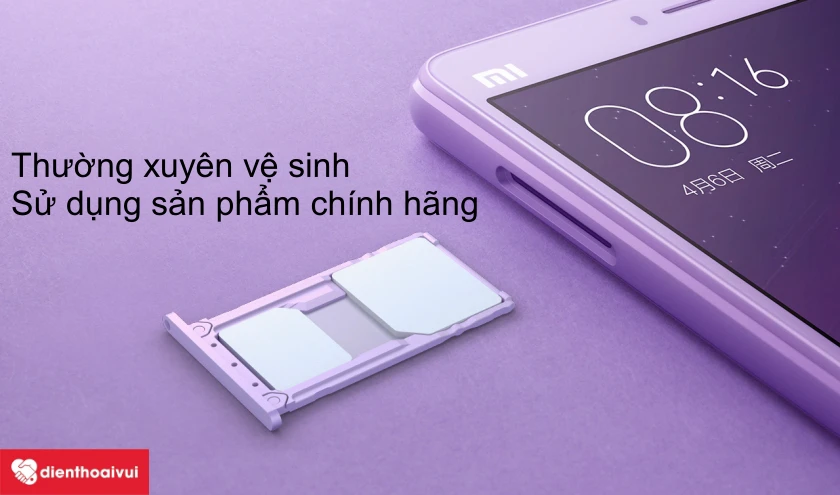 Thường xuyên vệ sinh ốp lưng và điện thoại