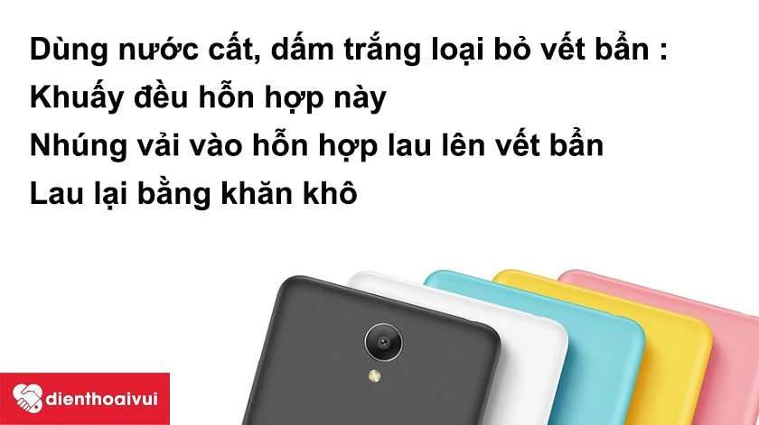 L&agrave;m sạch vết bẩn tr&ecirc;n nắp lưng bằng hỗn hợp nước cất, dấm trắng