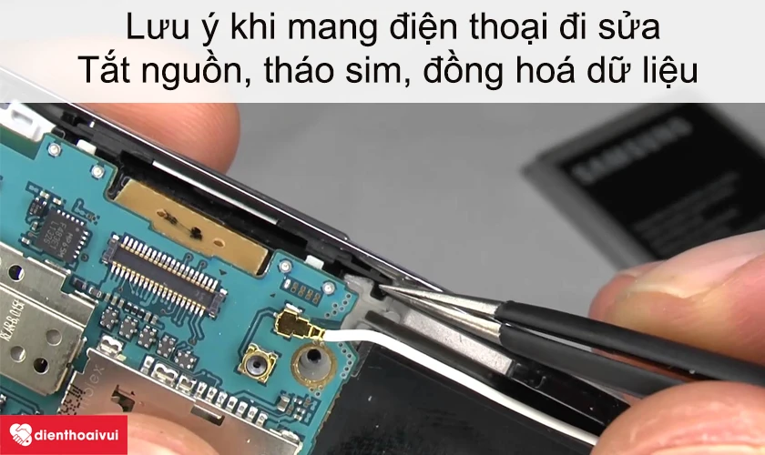 Mang điện thoại đi sửa, mấy điều cần lưu &yacute;?