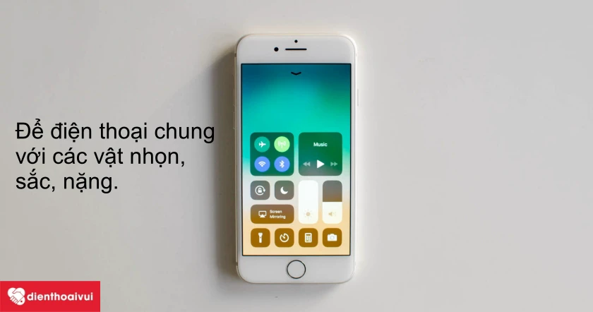 L&iacute; do khiến điện thoại iPhone 8 bị trầy xước, hư hỏng