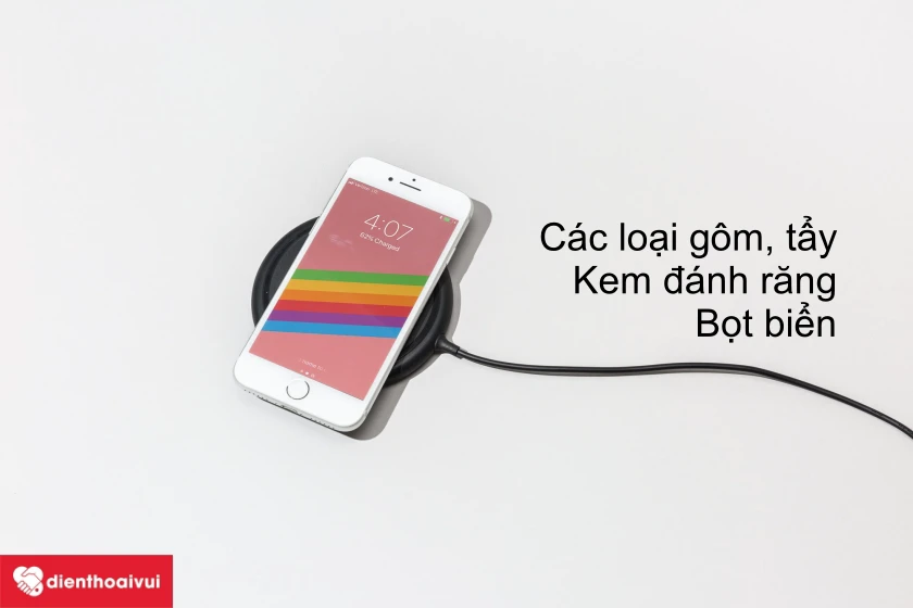 Cách xử lí vệt xước điện thoại dễ dàng bang kem danh rang