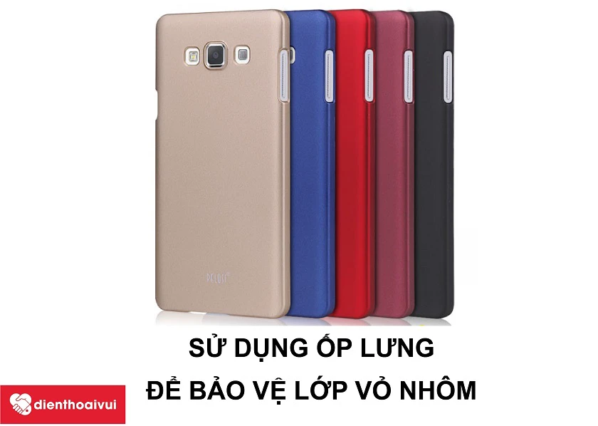 Sử dụng ốp lưng hoặc miếng d&aacute;n mặt lưng