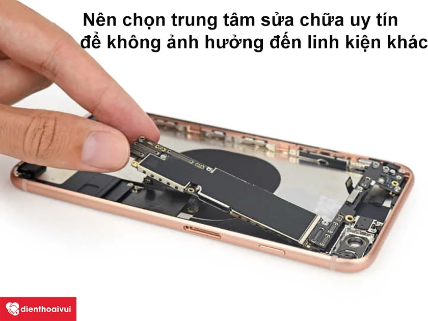 iPhone 8 Plus c&oacute; hiện tượng n&oacute;ng ran đang sử dụng d&ugrave; bạn kh&ocirc;ng mở ứng dụng n&agrave;o nặng cả.