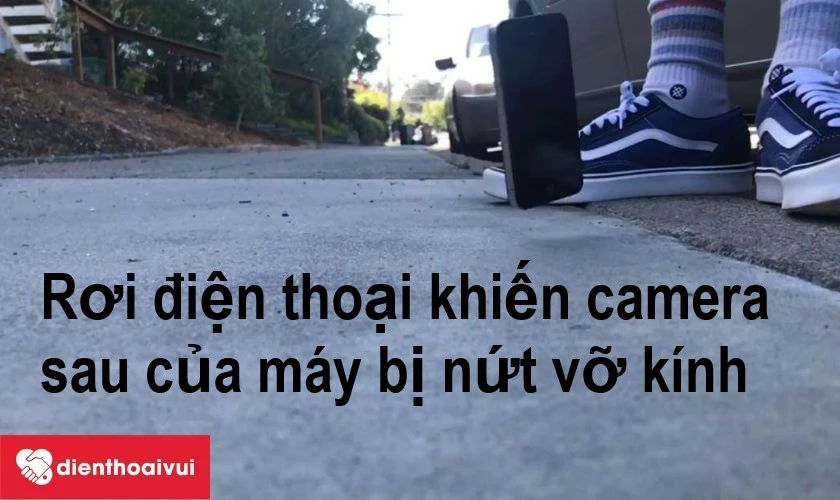 Camera sau tr&ecirc;n điện thoại bị nứt vỡ k&iacute;nh sau khi m&aacute;y bị va đập mạnh