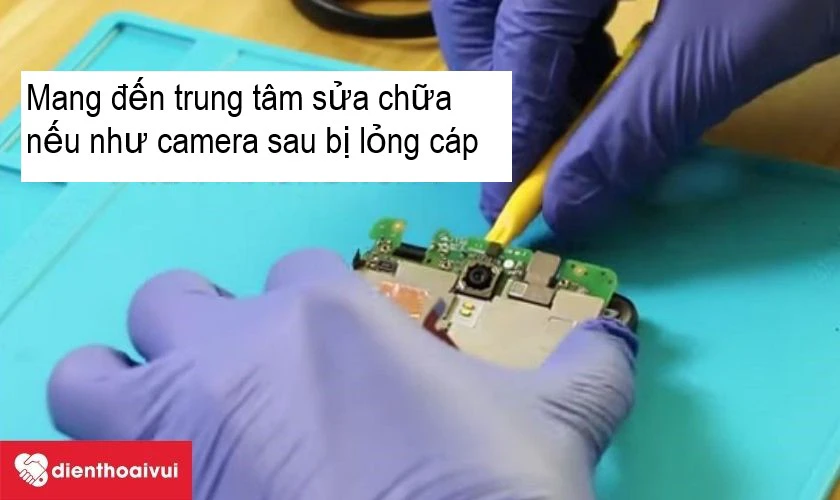 Mang điện thoại đến trung tâm sửa chữa