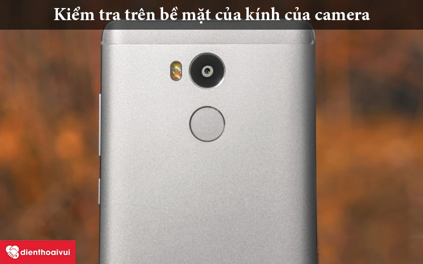 Kiểm tra trên bề mặt của kính của camera