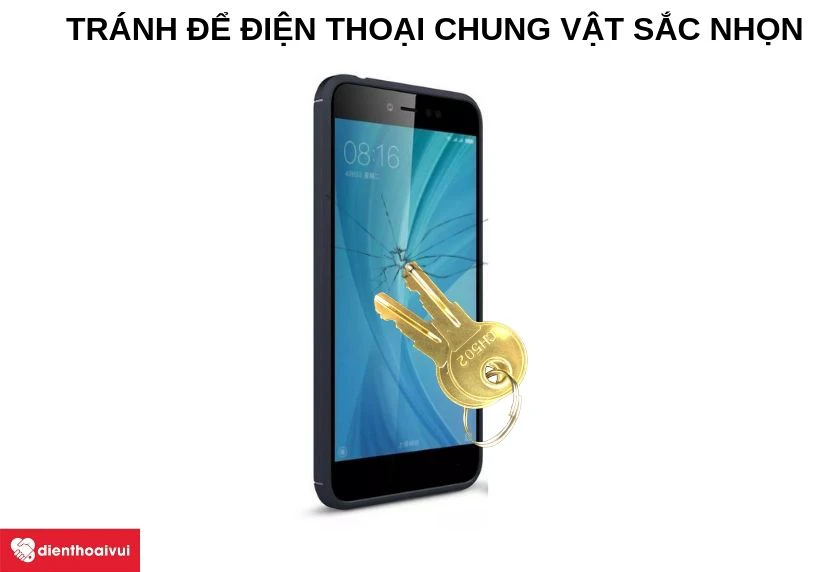 Tránh để điện thoại chung các vật sắc nhọn như chìa khóa