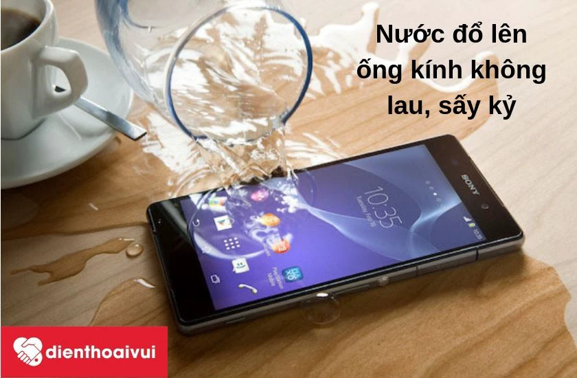 để nước đổ lên ống kính mà bạn không lau, sấy