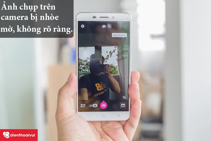 Ảnh chụp từ camera bị mờ nhòe, không rõ ràng