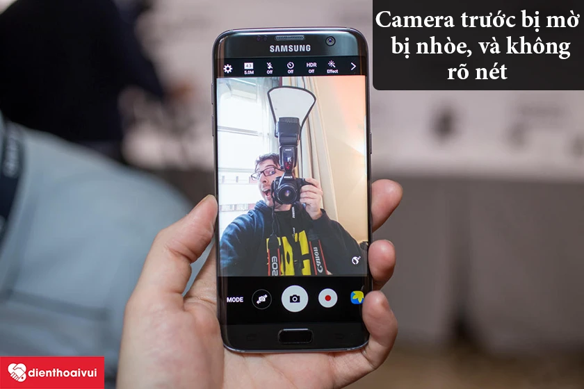 Camera trước của Samsung S7 Edge bị mờ, xuất hiện các vết nhòe