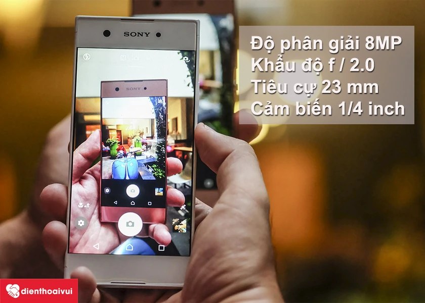 Sony Xperia: độ phân giải 8 MP, khẩu độ f / 2.0, chất lượng chụp ảnh tốt