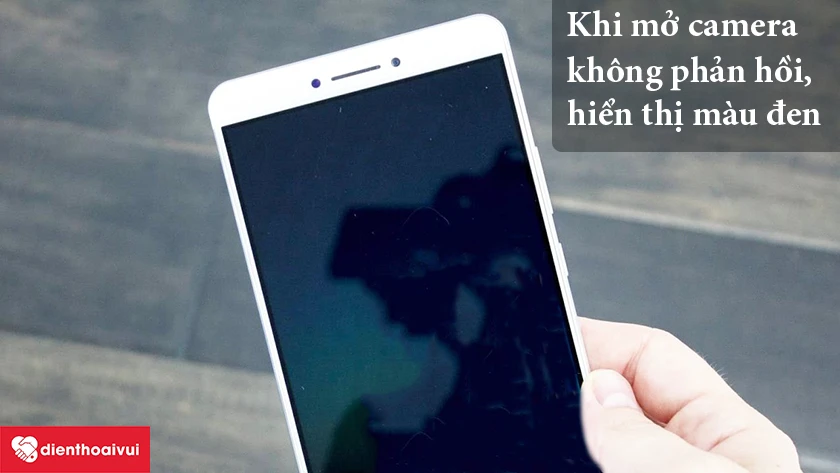 Khi bạn mở ứng dụng camera l&ecirc;n th&igrave; kh&ocirc;ng hiển thị được m&agrave; m&agrave;n h&igrave;nh chỉ một m&agrave;u đen