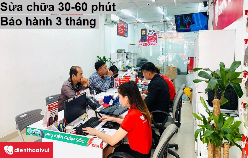 Thay c&aacute;p nguồn iPhone 4S tại hệ thống Điện Thoại Vui