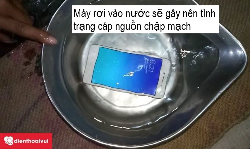 C&aacute;p hỏng do điện thoại rơi nước