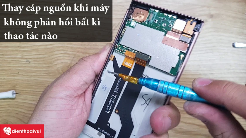Chấm dứt mọi hoạt động khi c&aacute;p nguồn Sony Xperia XA1 bị hỏng