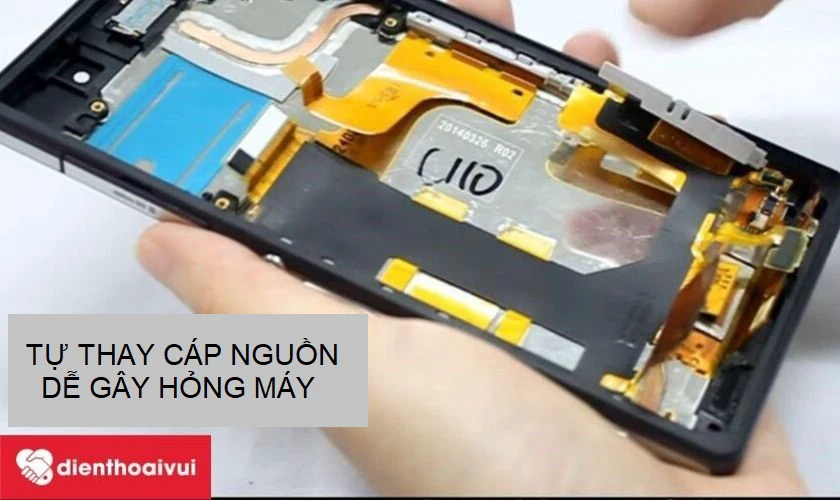 Tự thay c&aacute;p nguồn dễ g&acirc;y hỏng m&aacute;y