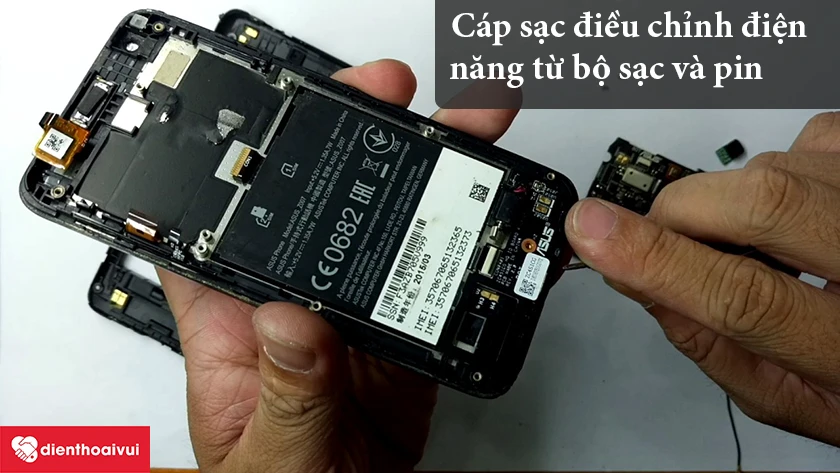 Asus Zenfone 6 – Cáp sạc điều chỉnh điện năng từ bộ sạc và pin của máy