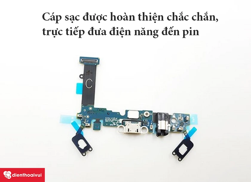 Samsung Galaxy A5 2016 – Cáp sạc được hoàn thiện chắc chắn, trực tiếp đưa điện năng đến pin