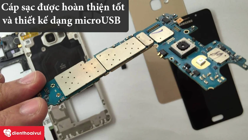 Samsung Galaxy A7 2016 – Cáp sạc được hoàn thiện tốt và thiết kế dạng microUSB