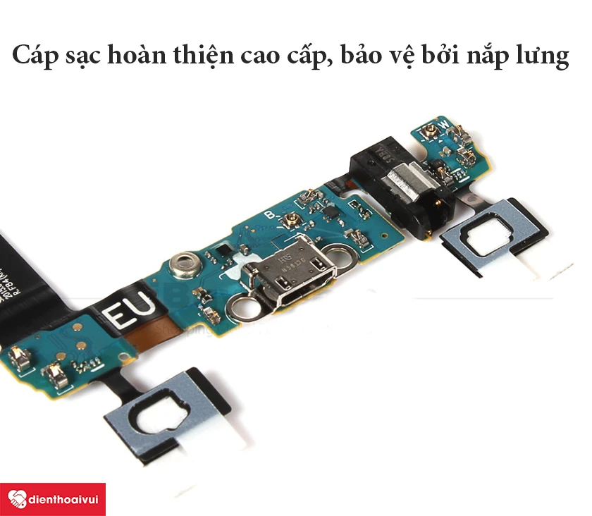 Samsung Galaxy S4 – Cáp sạc hoàn thiện cao cấp, bảo vệ bởi nắp lưng