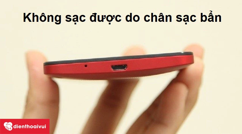 Asus Zenfone Go 5.5 không sạc được do chân sạc bám bụi bẩn