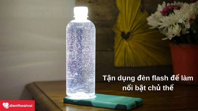 Đ&egrave;n flash gi&uacute;p nổi bật chủ thể