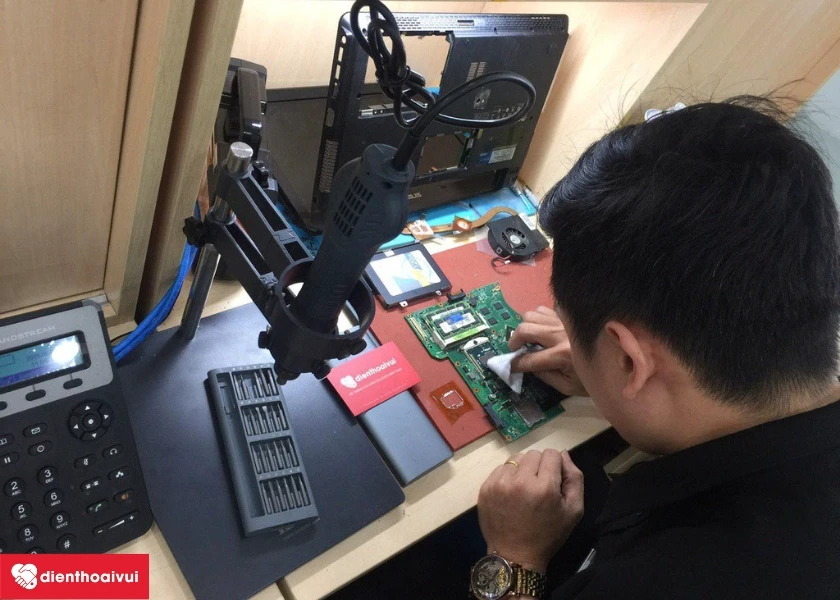 Thay k&iacute;nh cảm ứng Xiaomi Mi 4 nhanh ch&oacute;ng, gi&aacute; tốt đến ngay Điện Thoại Vui
