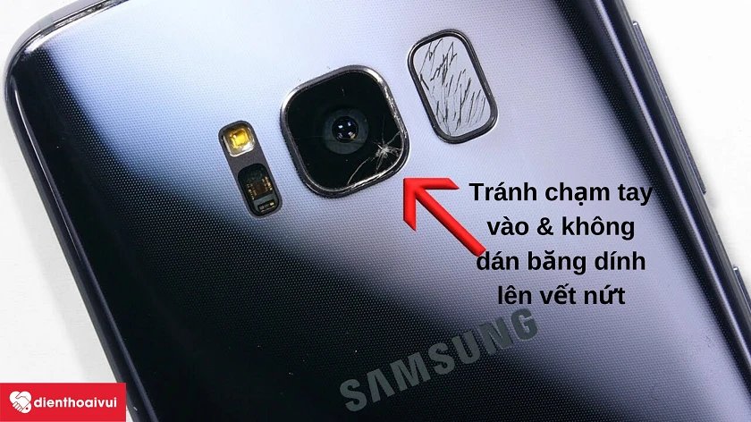 Những đi&ecirc;̀u kh&ocirc;ng n&ecirc;n làm khi phát hi&ecirc;̣n nứt vỡ tr&ecirc;n kính camera